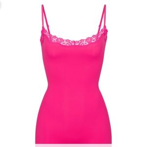SKIMS FITS EVERYBODY LACE ONESIE